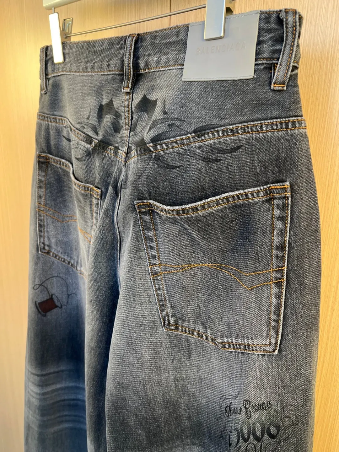 Tattoo Print Wide-Leg Jeans D32519239 — view 8