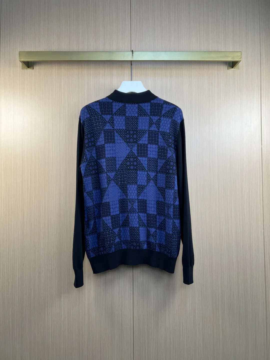 Geometric Jacquard Knit Polo Sweater D32519236 — view 6