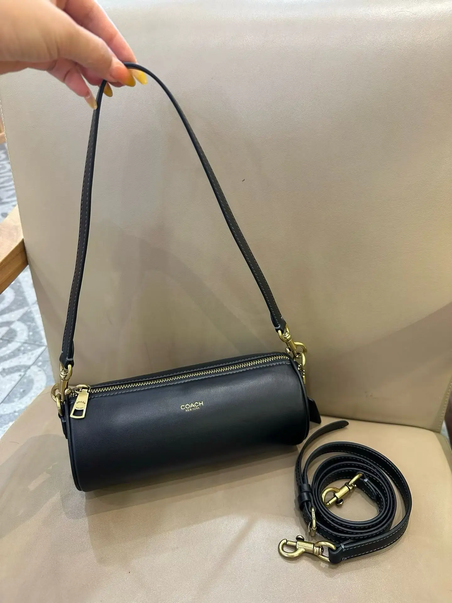 Barrel Shoulder Bag in Signature Canvas D33017976
