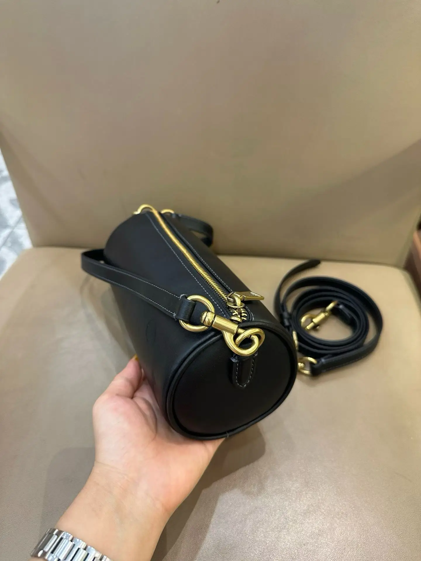 Barrel Shoulder Bag in Signature Canvas D33017976 — view 3