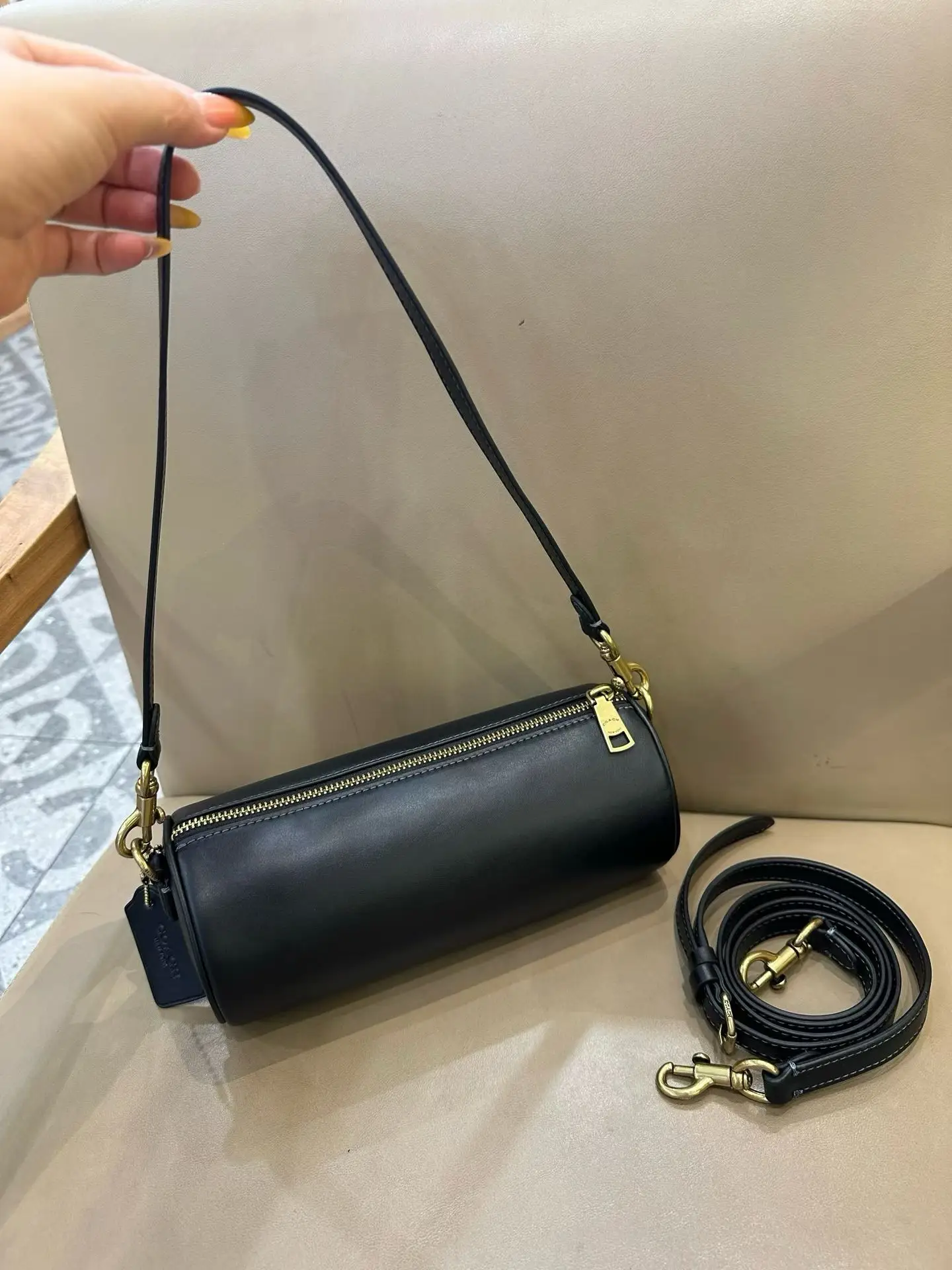 Barrel Shoulder Bag in Signature Canvas D33017976 — view 5