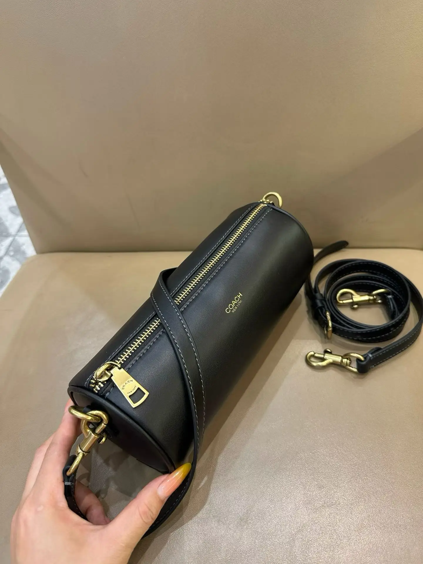 Barrel Shoulder Bag in Signature Canvas D33017976 — view 7