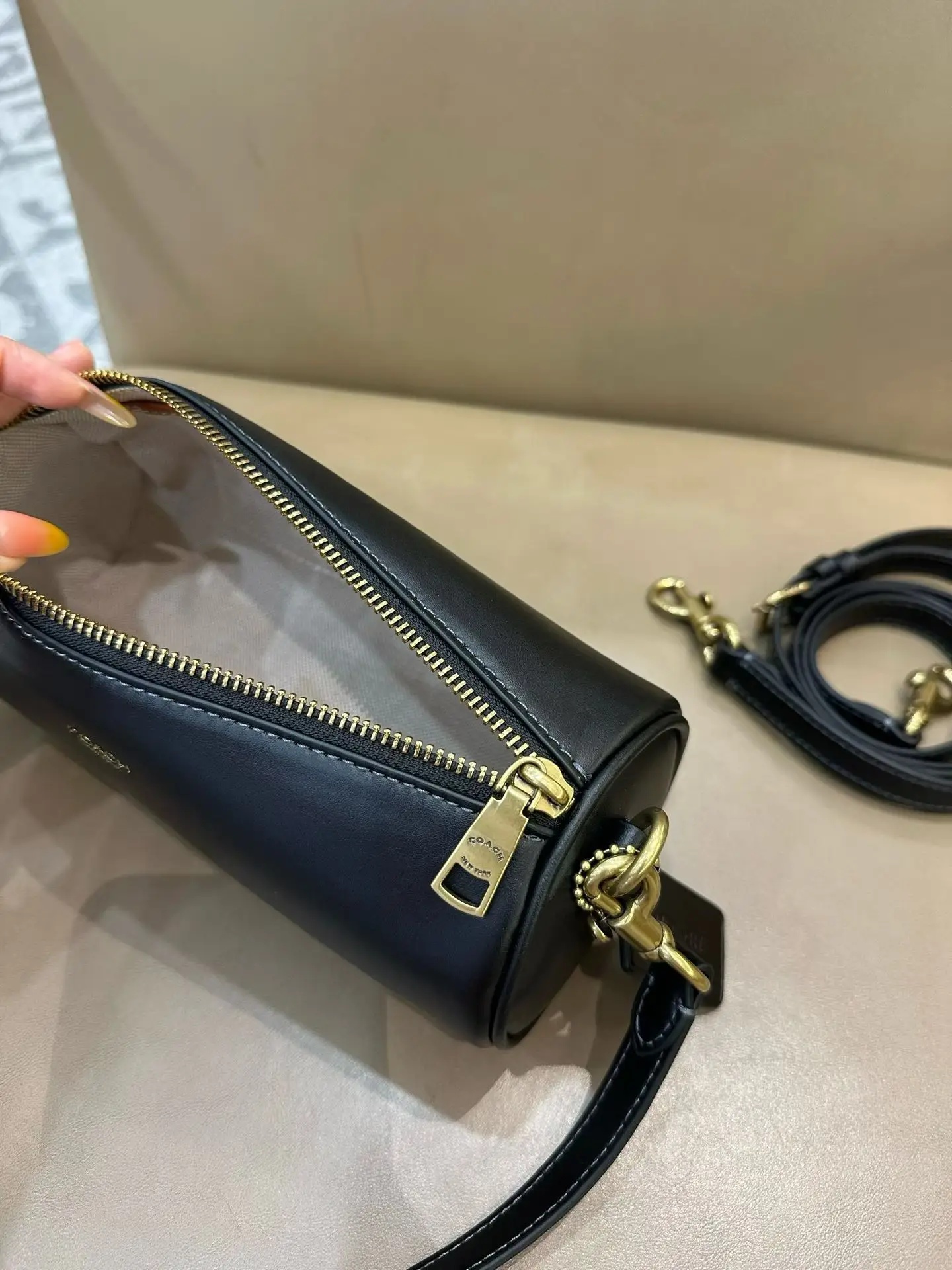 Barrel Shoulder Bag in Signature Canvas D33017976 — view 8