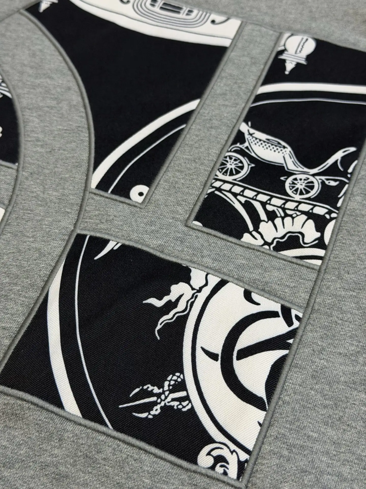 Equestrian Graphic Zip-Up Hoodie D33519150 — view 9