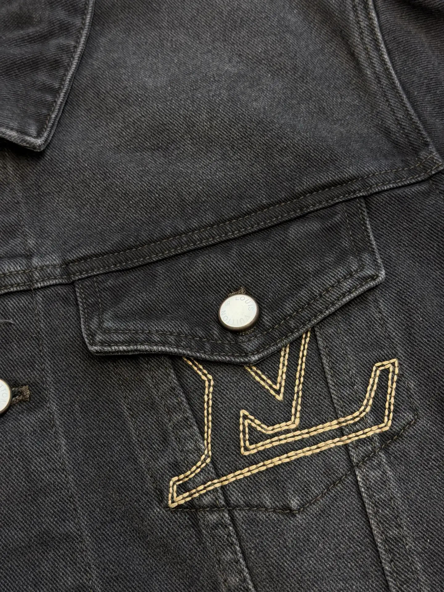 Embroidered Denim Trucker Jacket D33519172 — view 6