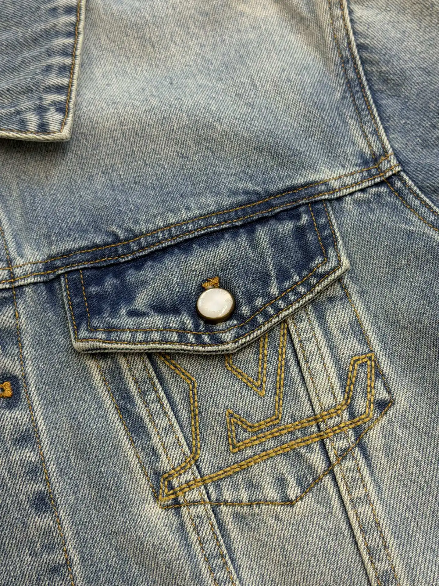 Embroidered Denim Trucker Jacket D33519171 — view 6