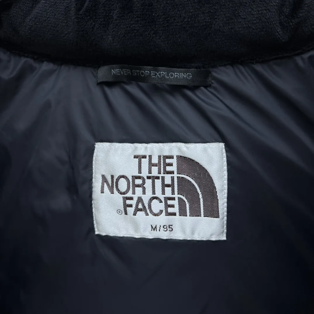 1996 Retro Nuptse Down-Filled Puffer Jacket D35019040 — view 7