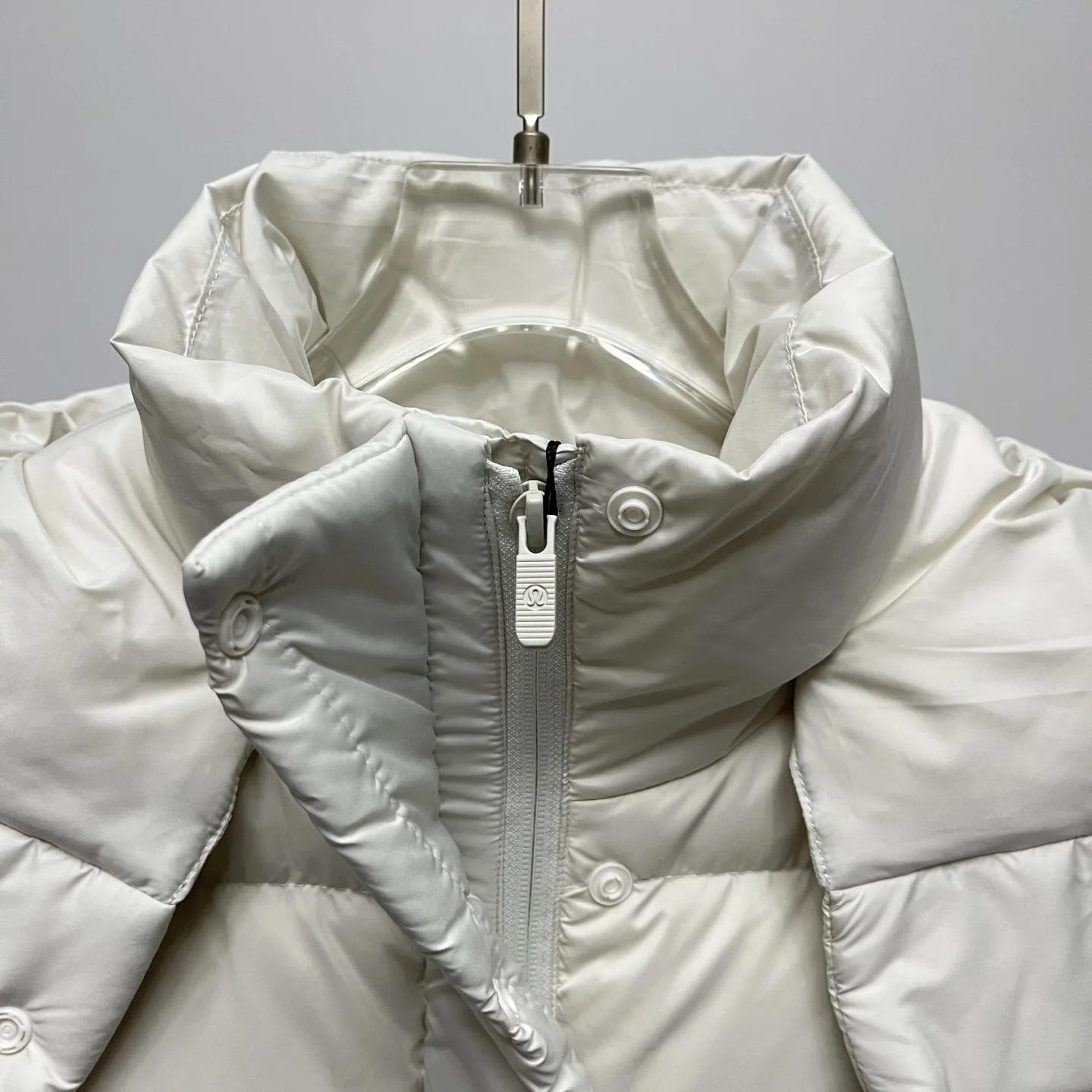 Hooded Quilted Down Puffer Vest D36019021 — view 6