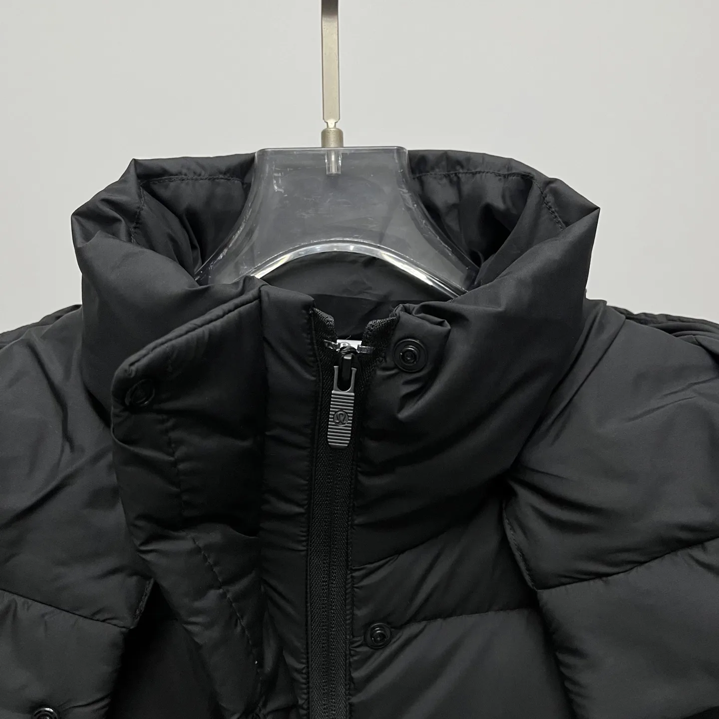 Wunder Puff Hooded Down Vest D36019020 — view 6