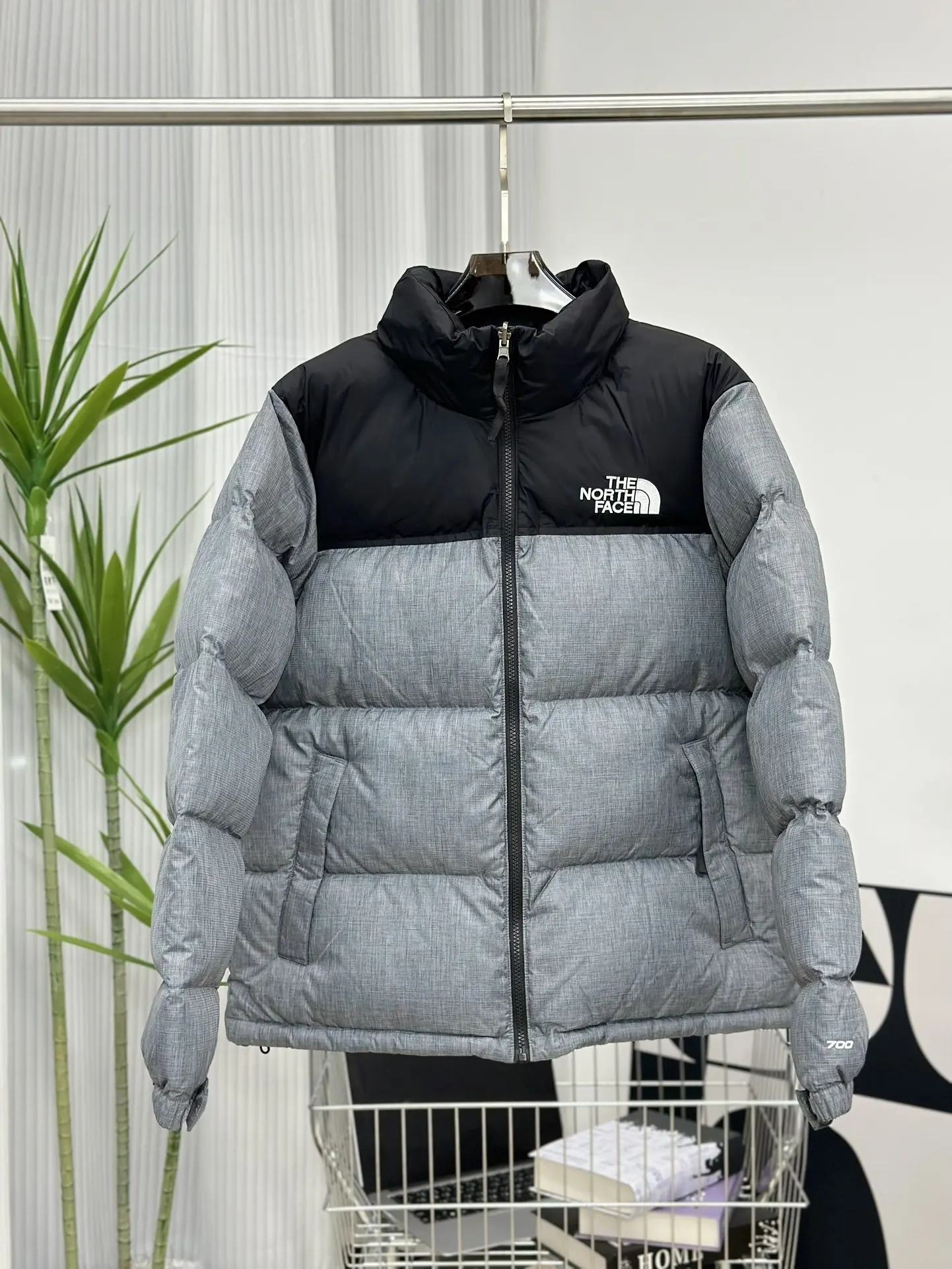 1996 Retro Nuptse Down Jacket D37020991