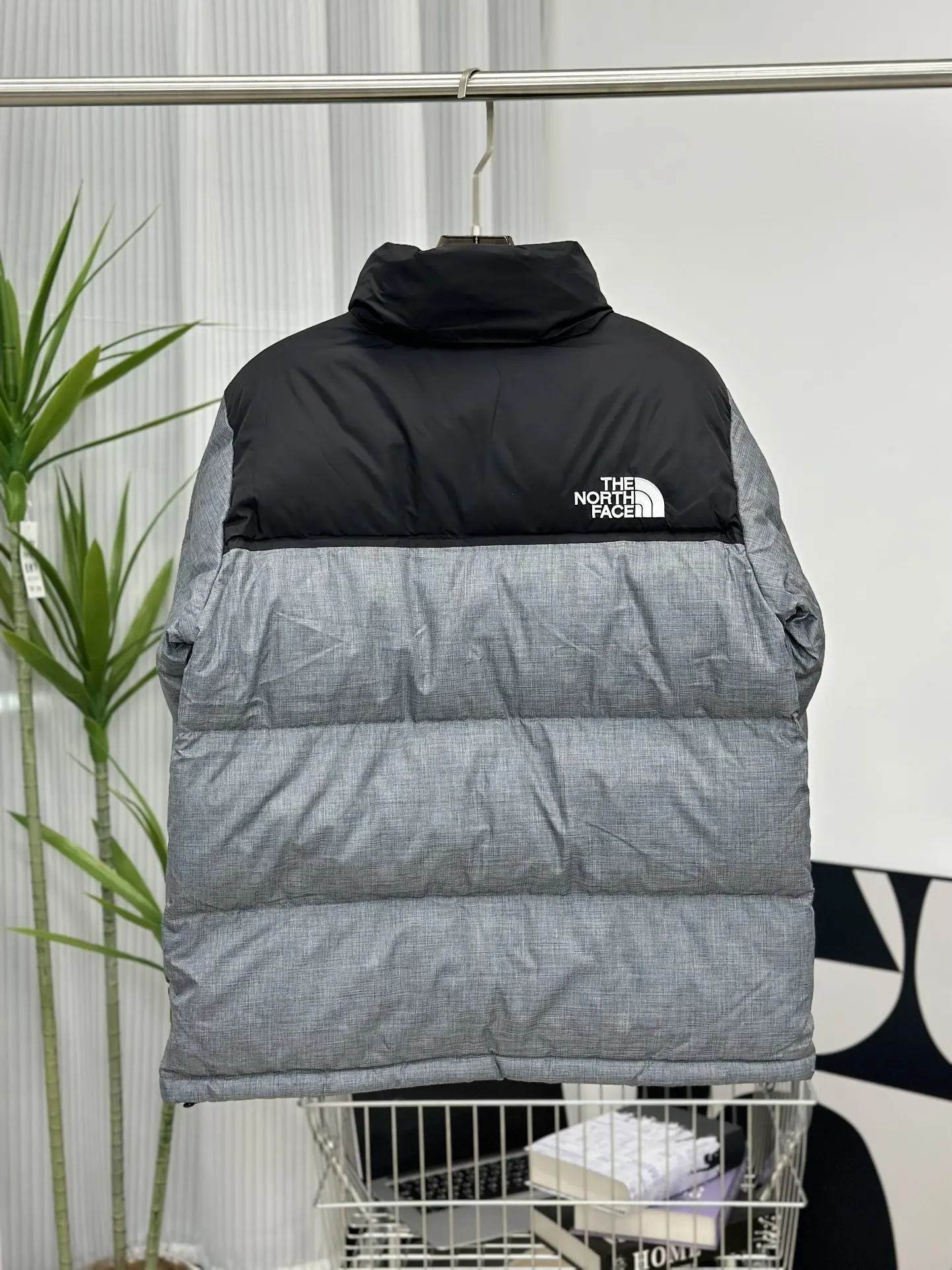 1996 Retro Nuptse Down Jacket D37020991 — view 6