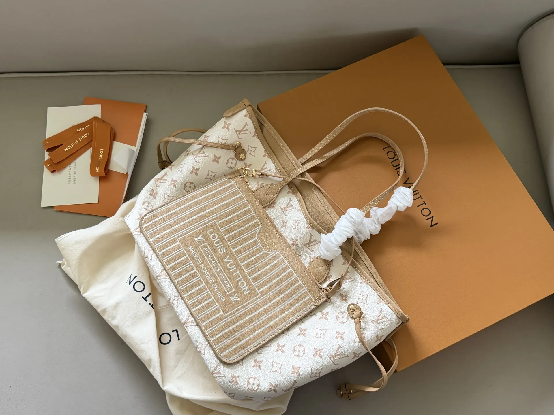 Neverfull MM Monogram Tote Bag D37018042