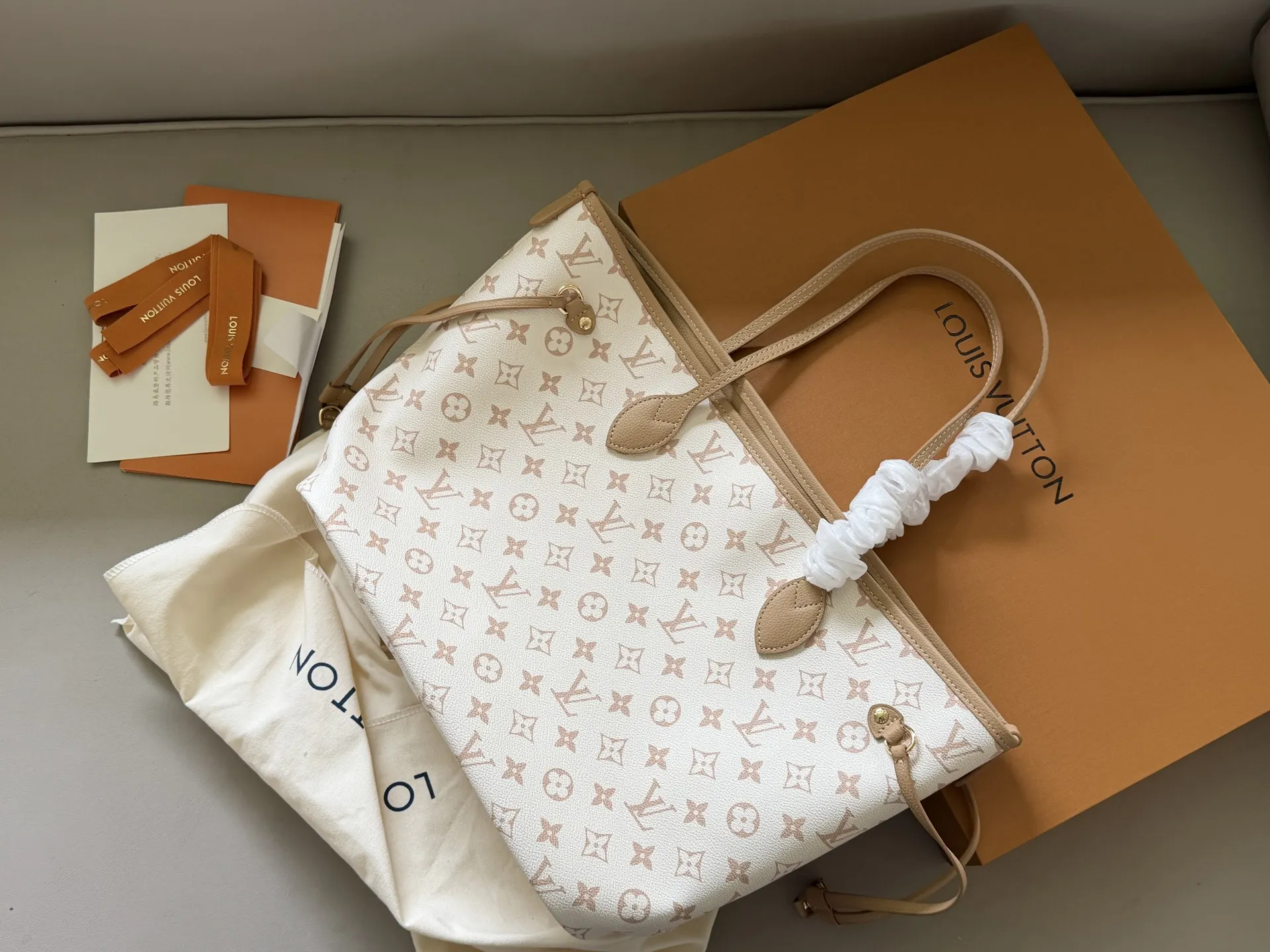 Neverfull MM Monogram Tote Bag D37018042 — view 2