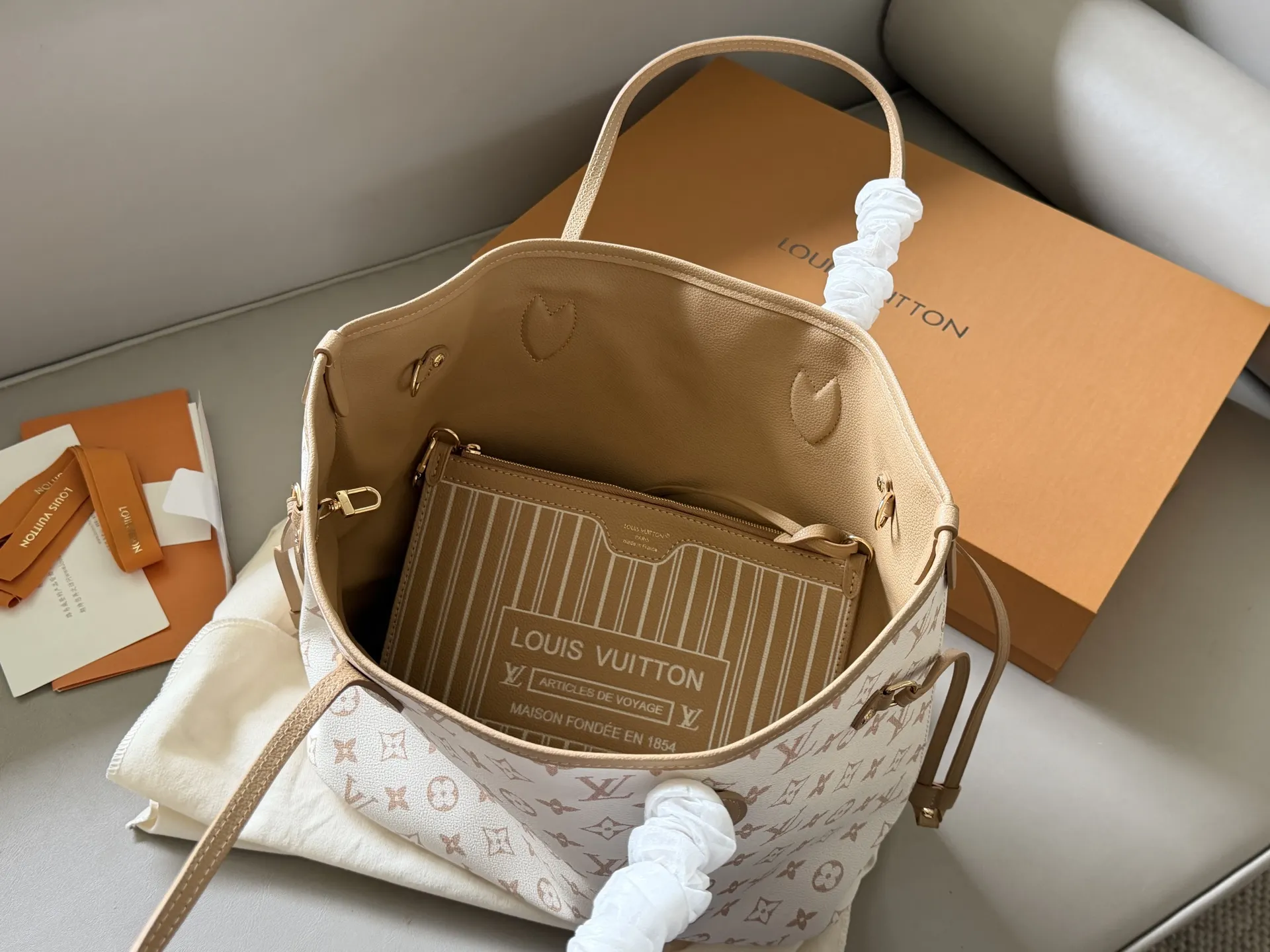 Neverfull MM Monogram Tote Bag D37018042 — view 5