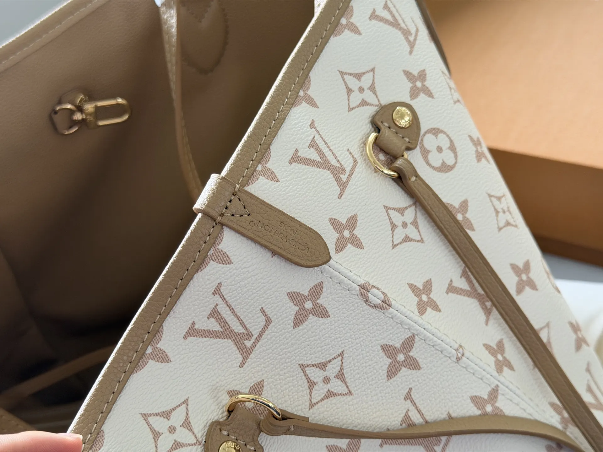 Neverfull MM Monogram Tote Bag D37018042 — view 6