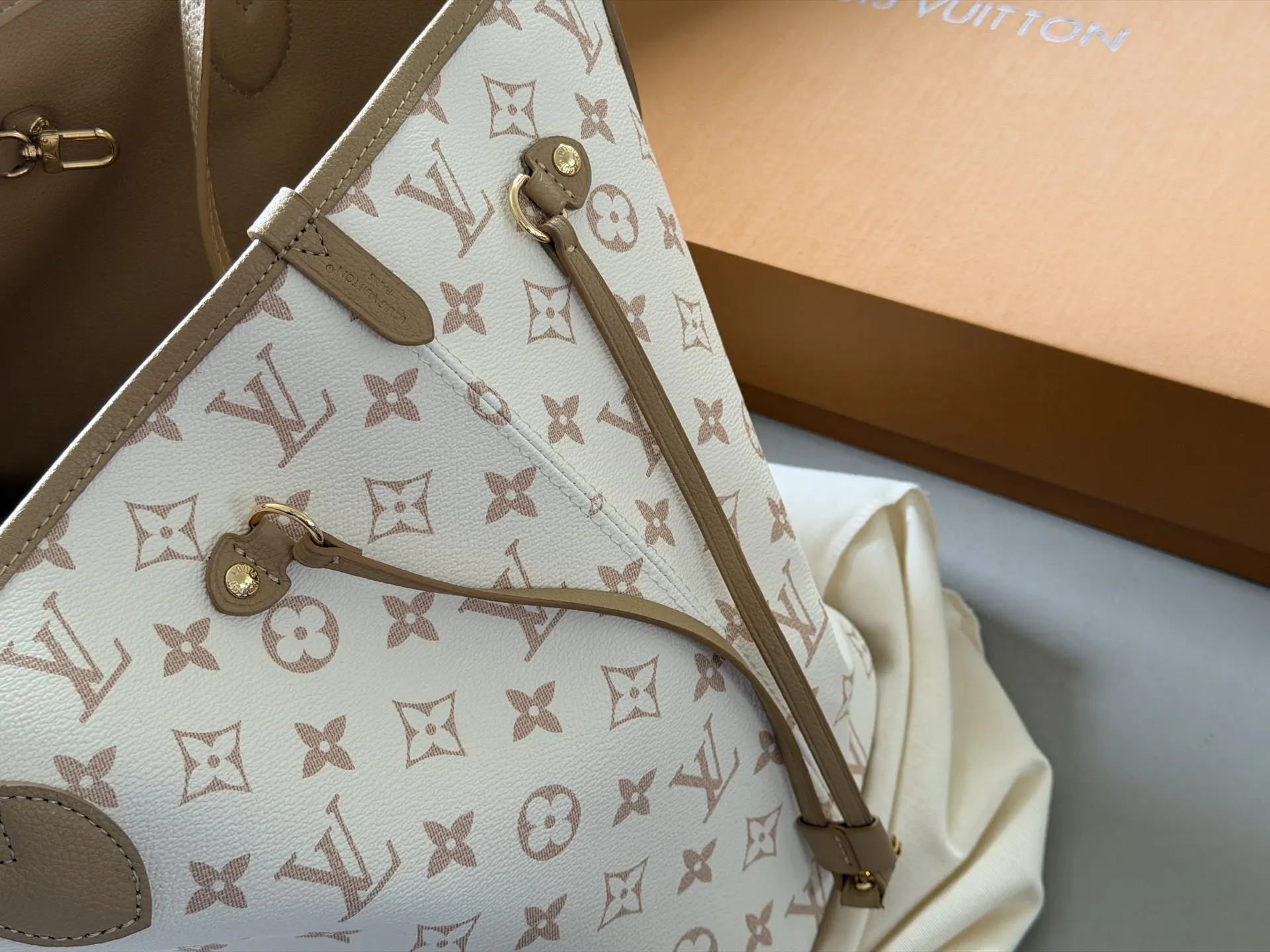 Neverfull MM Monogram Tote Bag D37018042 — view 7