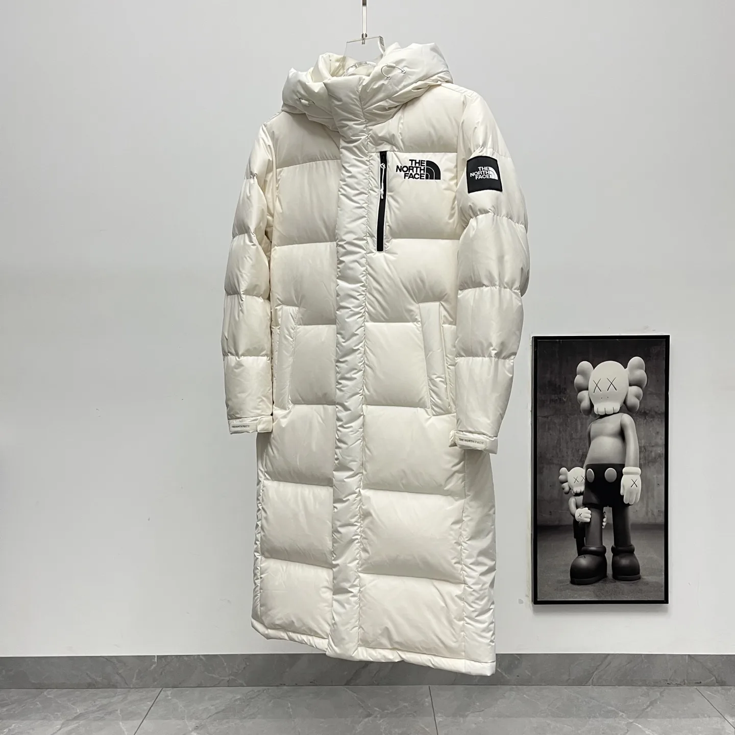 Longline Hooded Down-Filled Puffer Coat D38019046 — view 2