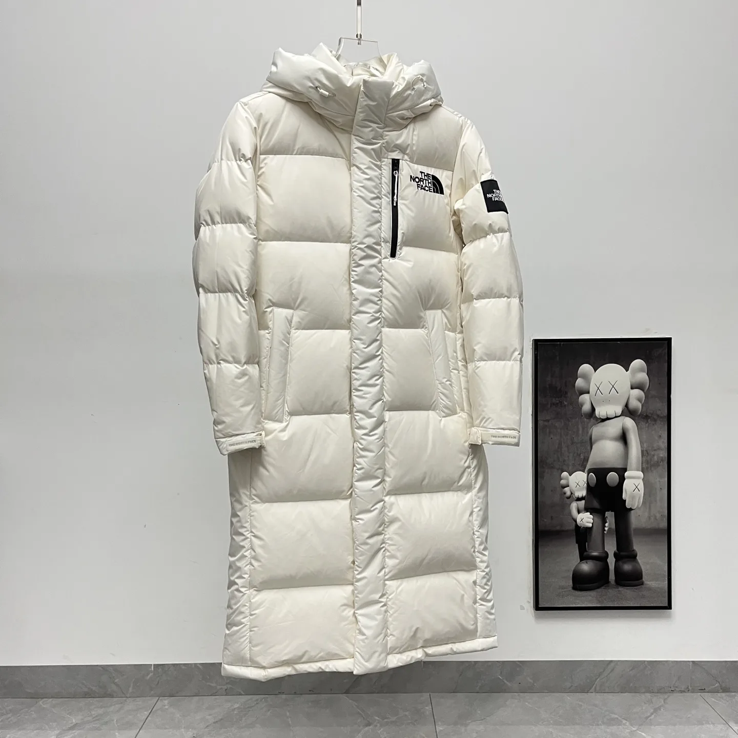 Longline Hooded Down-Filled Puffer Coat D38019046 — view 4
