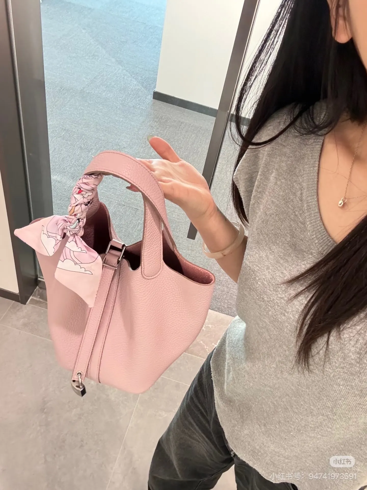 Picotin 18 Grained Leather Bucket Bag D38518272