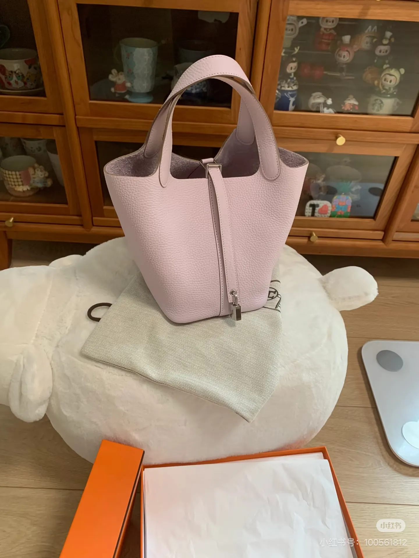 Picotin 18 Grained Leather Bucket Bag D38518272 — view 2