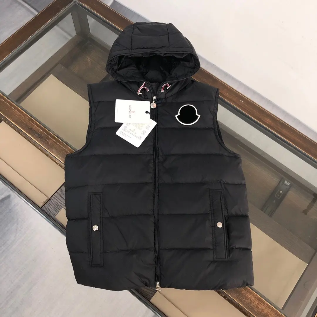 Hooded Down-Filled Gilet D42020867