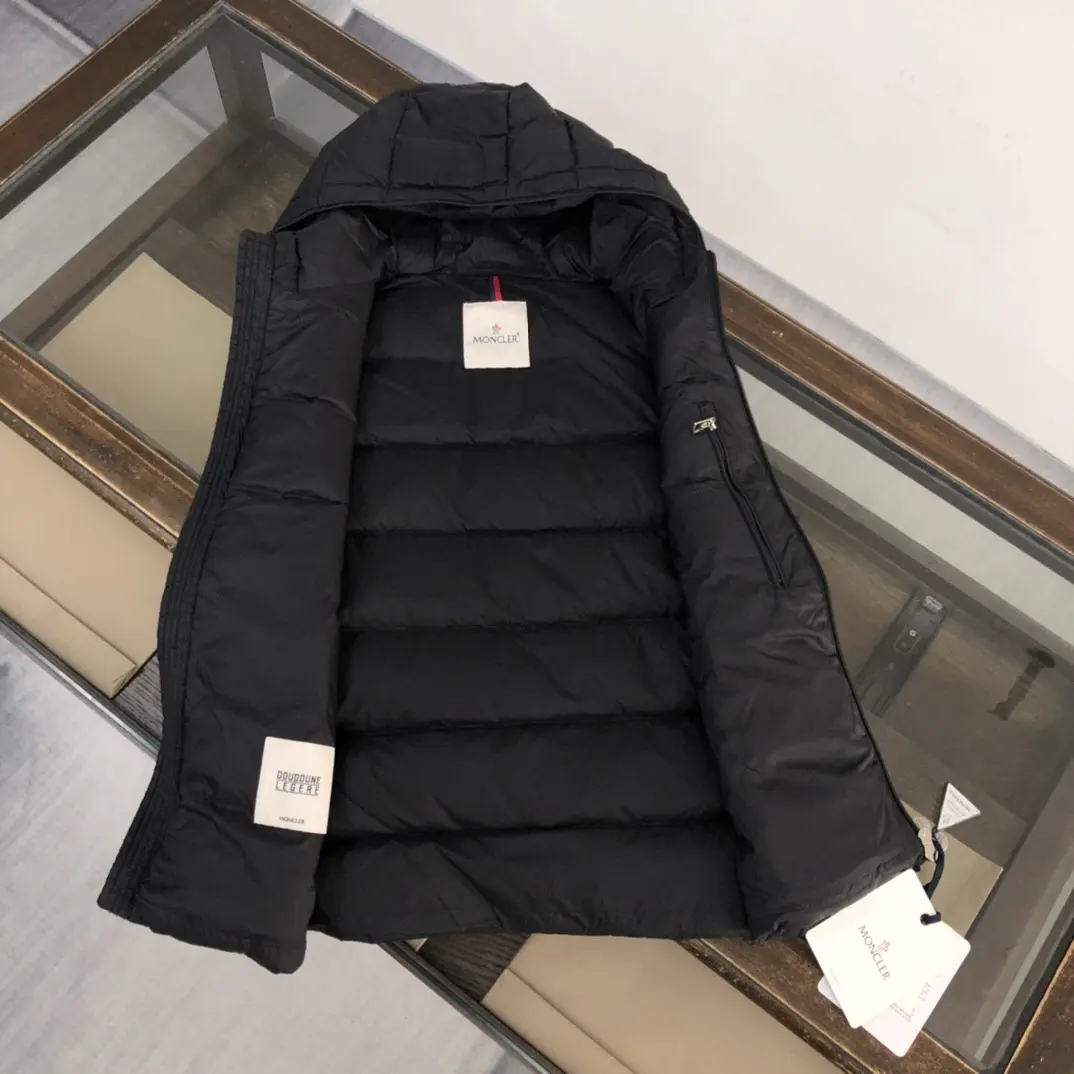 Hooded Down-Filled Gilet D42020867 — view 7