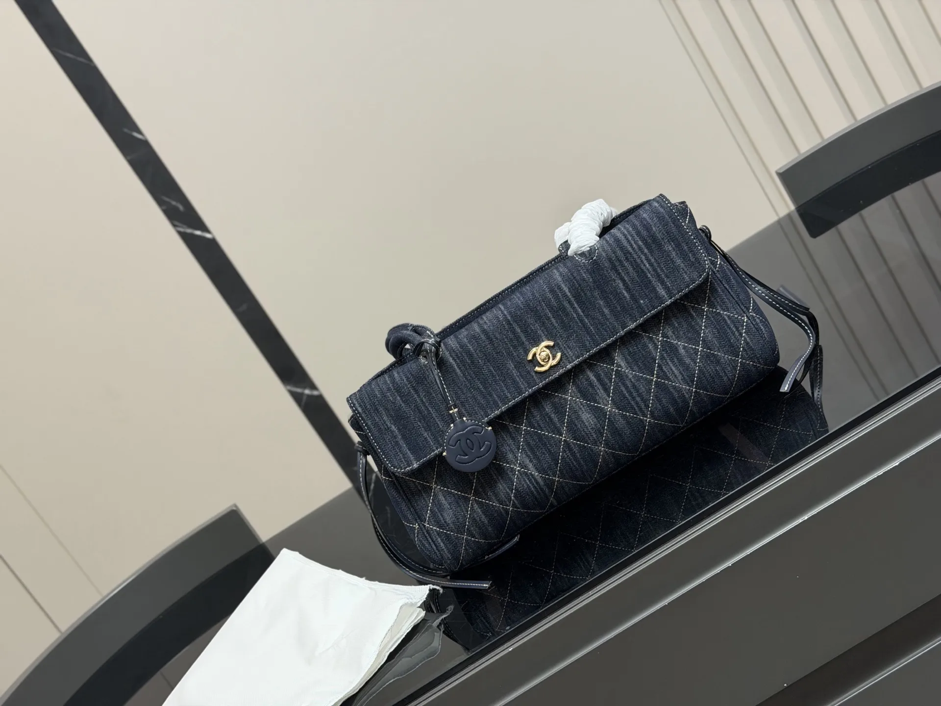 Vintage Cerf Denim Shoulder Bag D42017803
