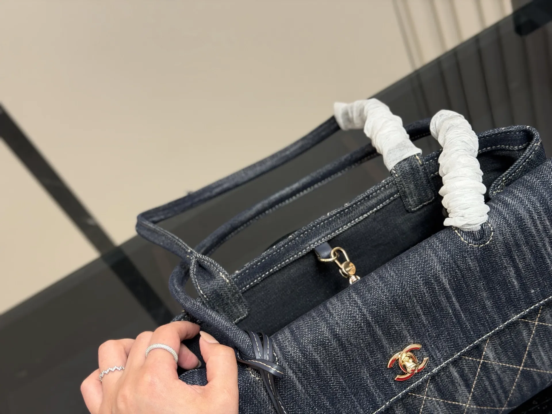 Vintage Cerf Denim Shoulder Bag D42017803 — view 3