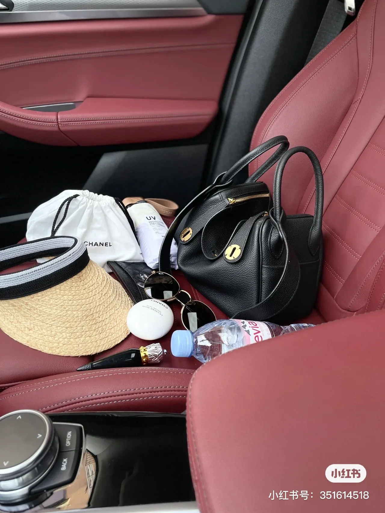Lindy 26 Grained Leather Top-Handle Bag D43017819 — view 5