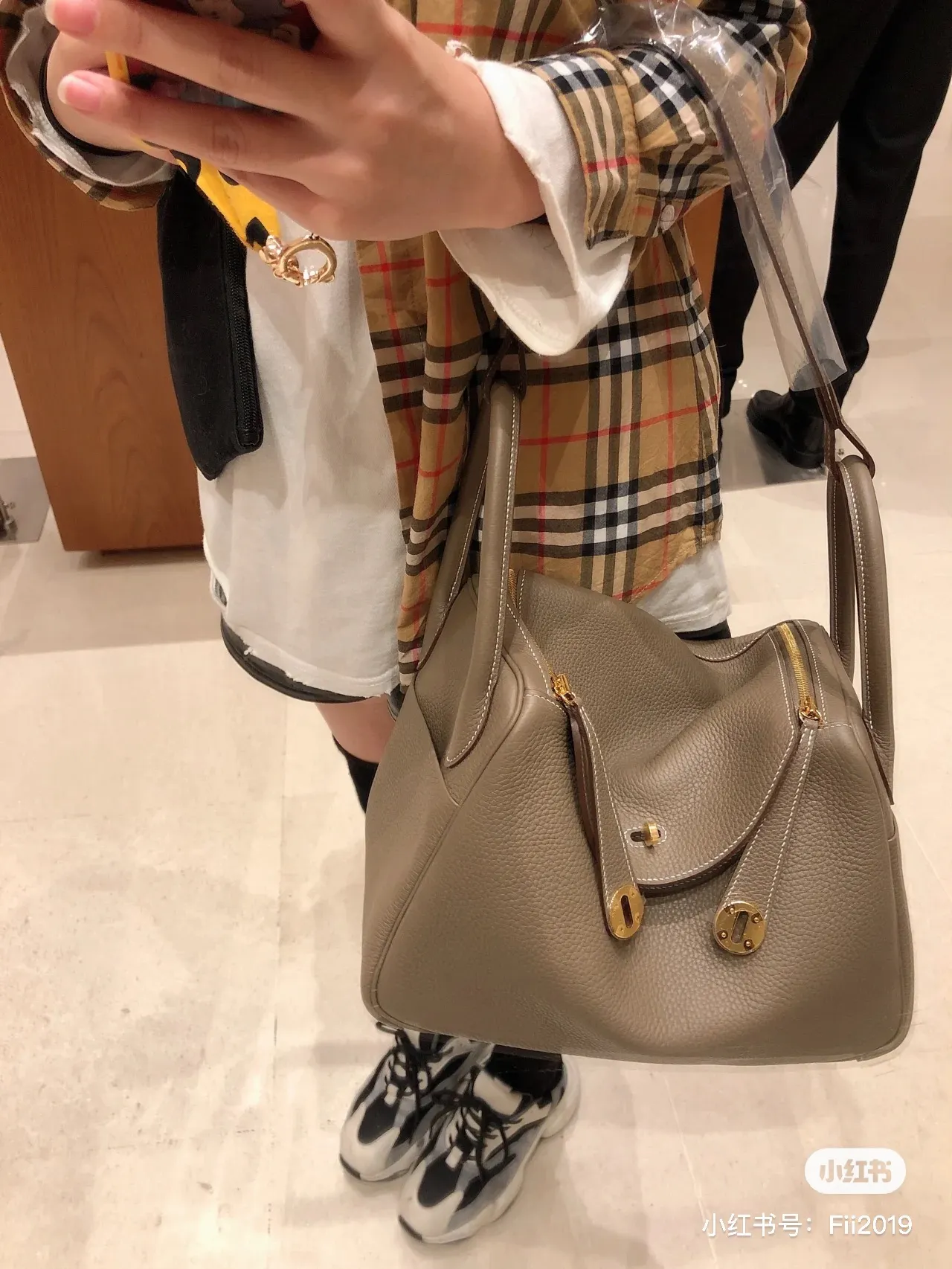 Lindy Top-Handle Bag in Togo Leather D43017817 — view 2