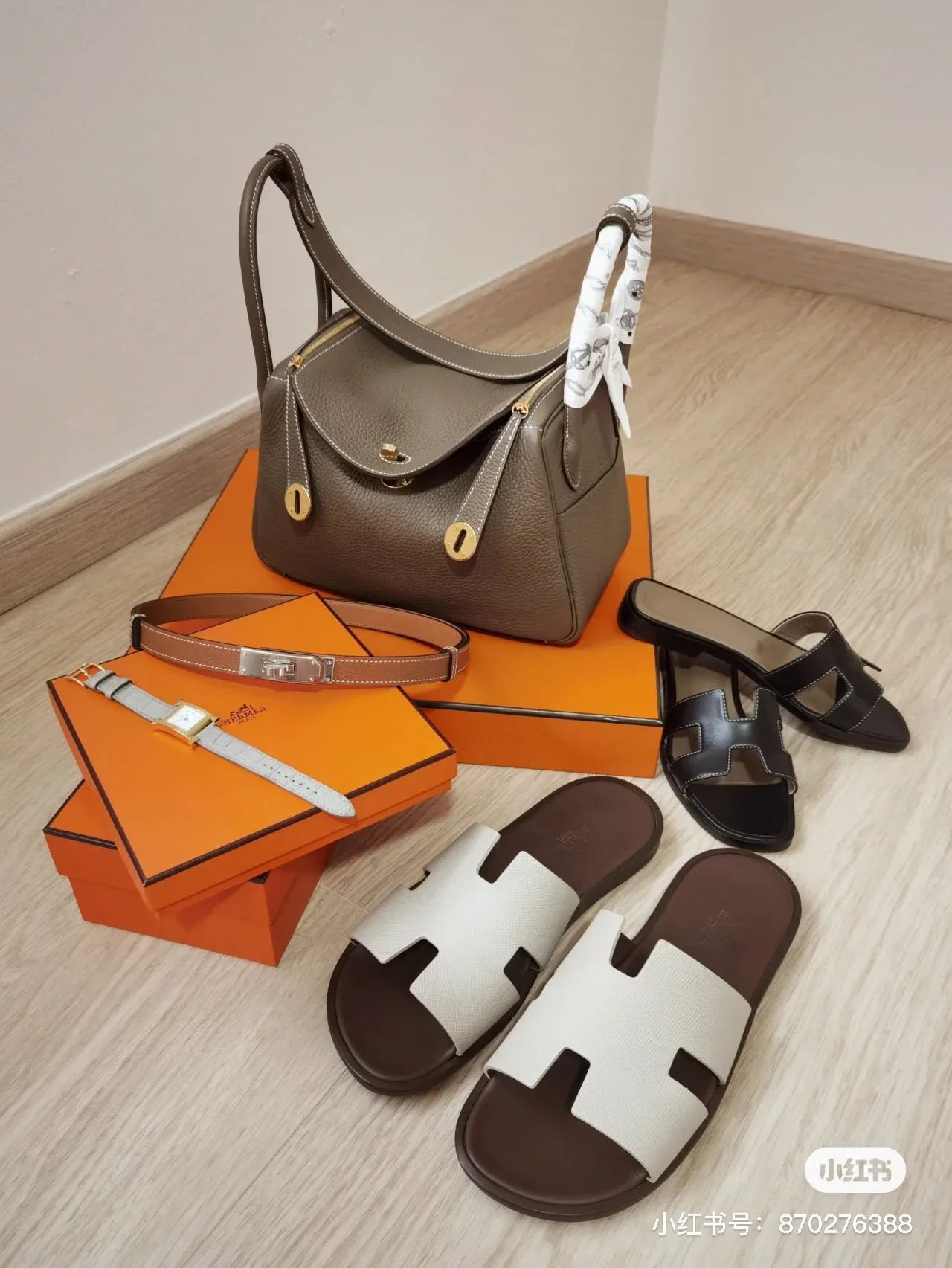 Lindy Top-Handle Bag in Togo Leather D43017817 — view 9