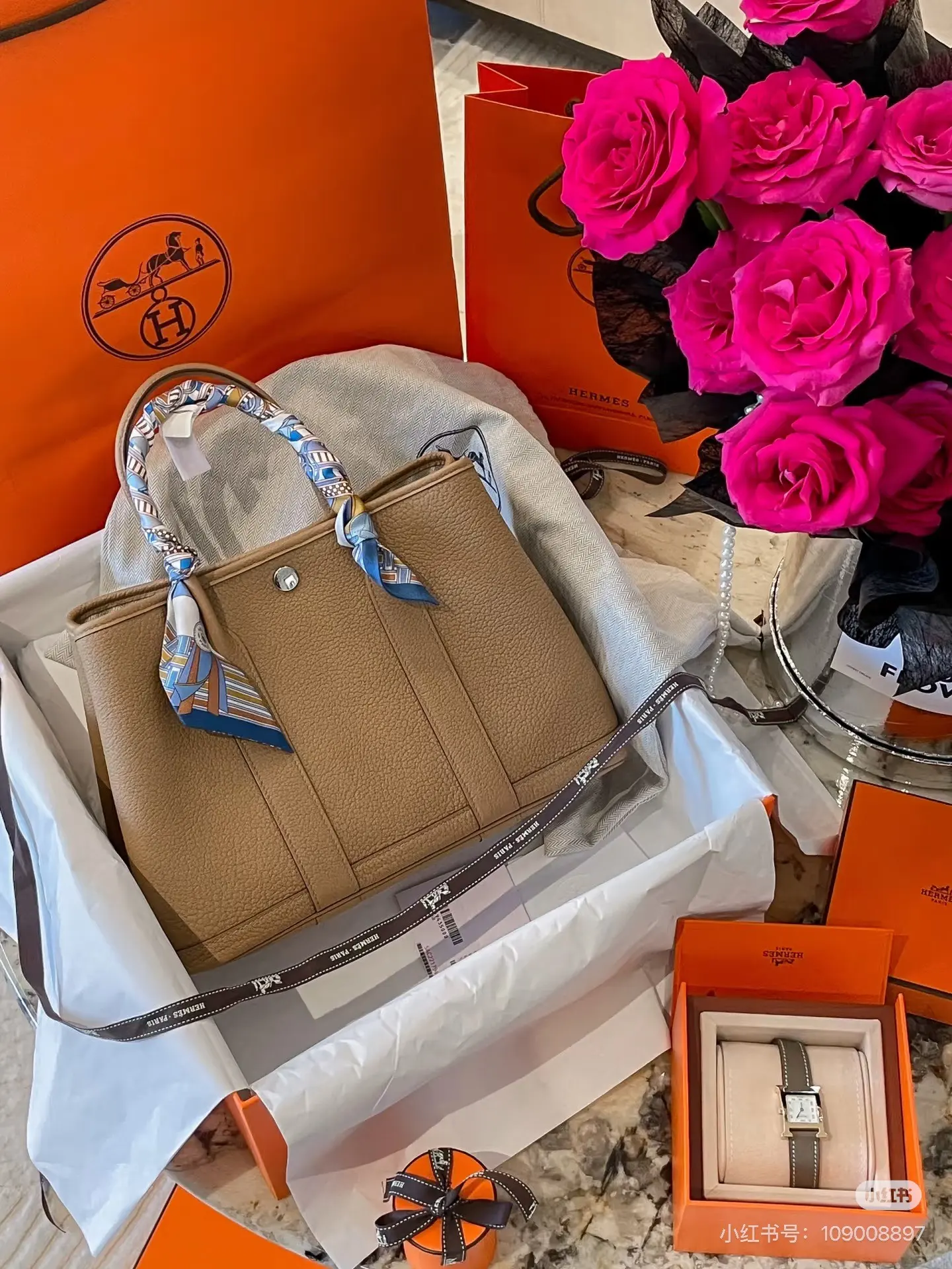 Garden Party 30 Leather Tote Bag D43517824 — view 2