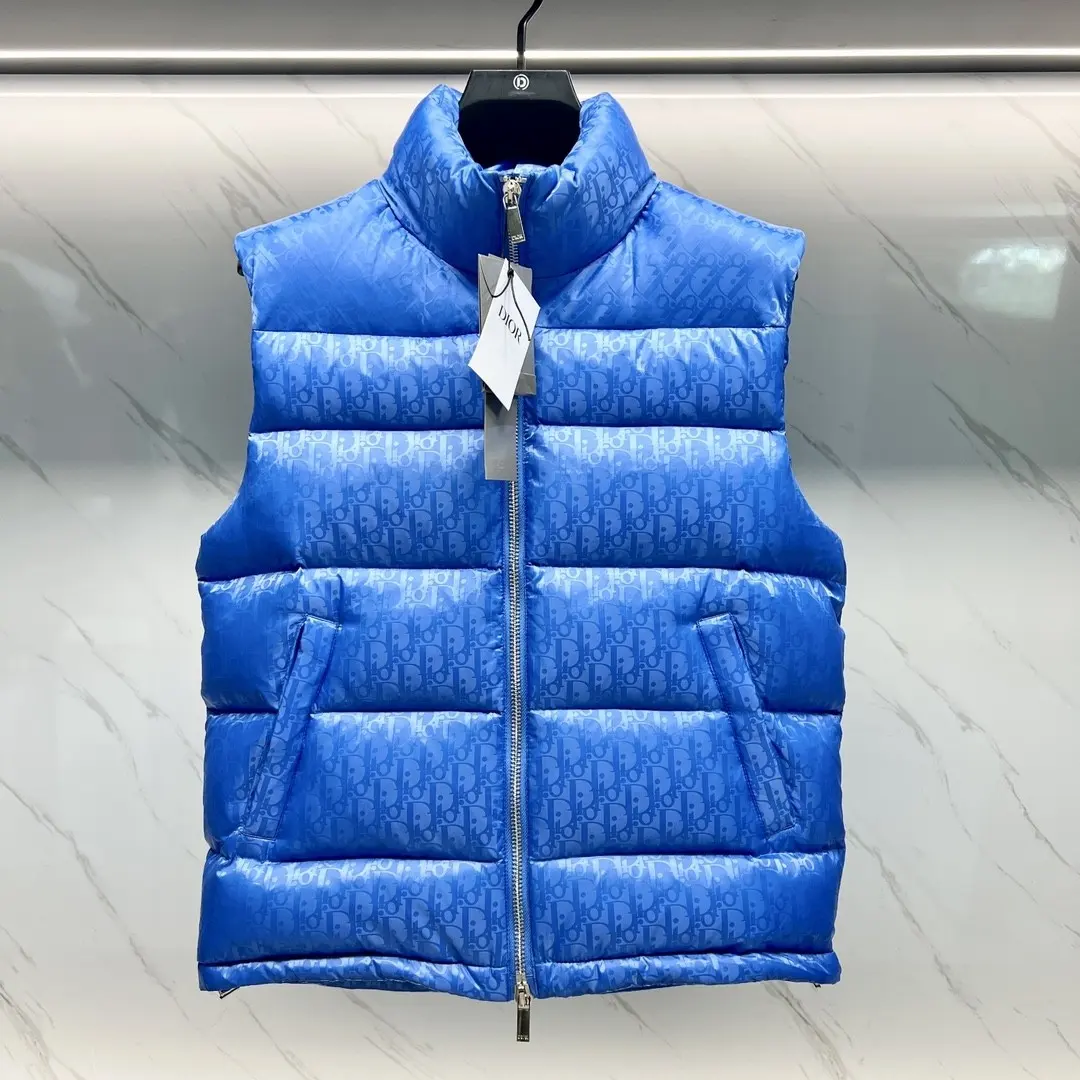 Oblique Jacquard Down-Filled Puffer Gilet D44020857 — view 2
