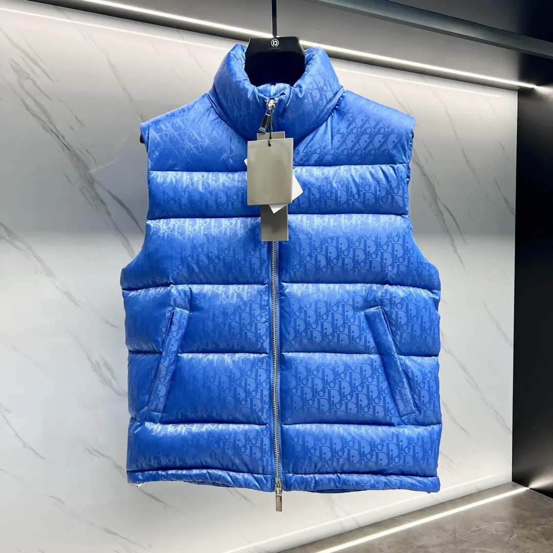 Oblique Jacquard Down-Filled Puffer Gilet D44020857 — view 3