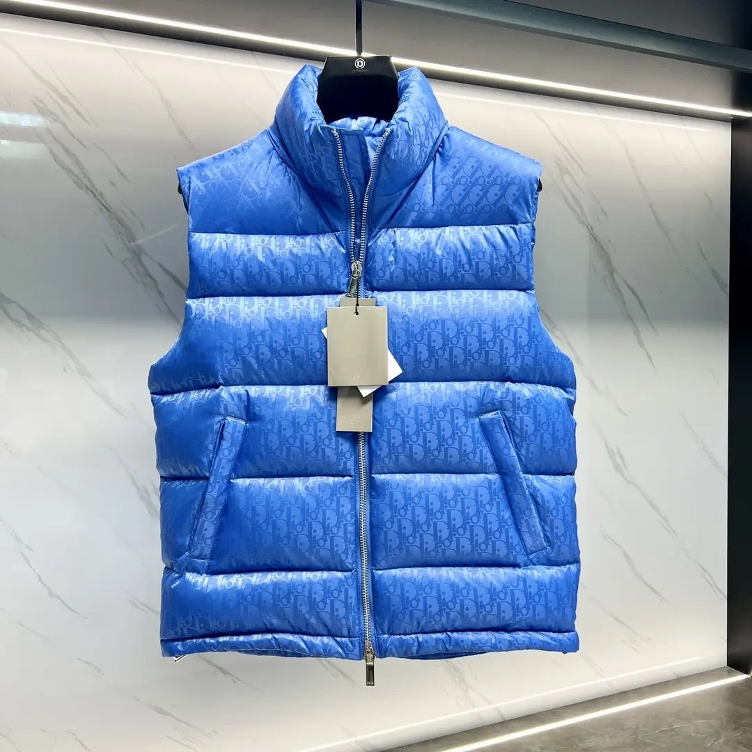 Oblique Jacquard Down-Filled Puffer Gilet D44020857 — view 4