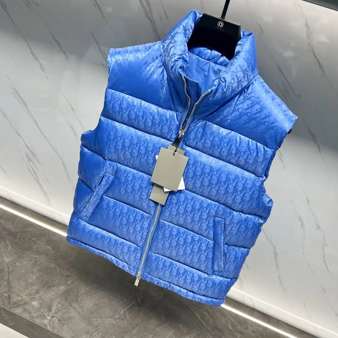 Oblique Jacquard Down-Filled Puffer Gilet D44020857 — view 6