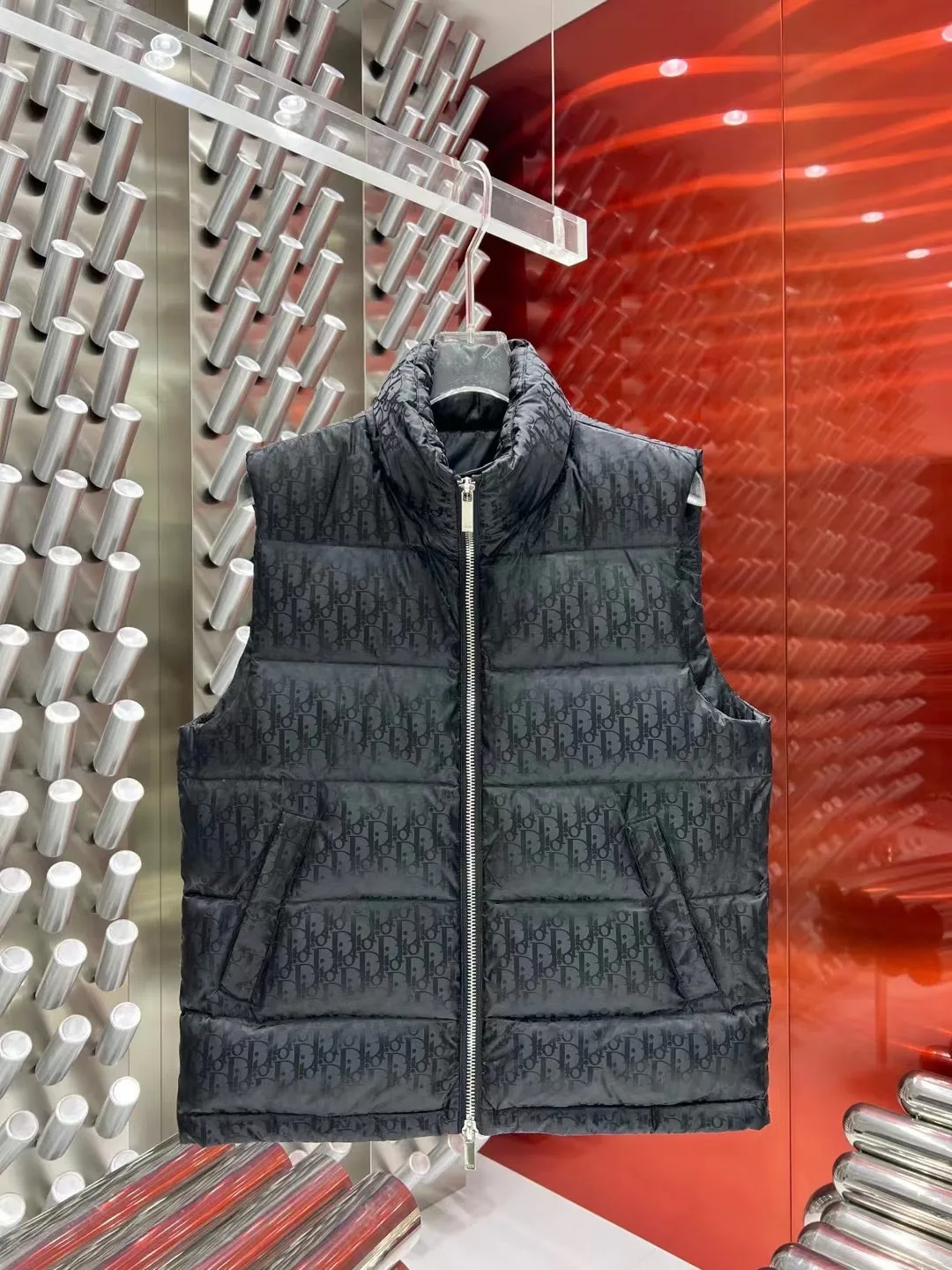 Oblique Jacquard Down-Filled Gilet D44020859