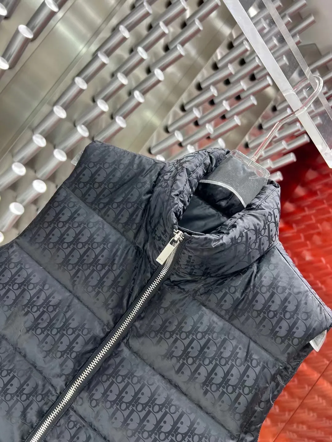Oblique Jacquard Down-Filled Gilet D44020859 — view 2