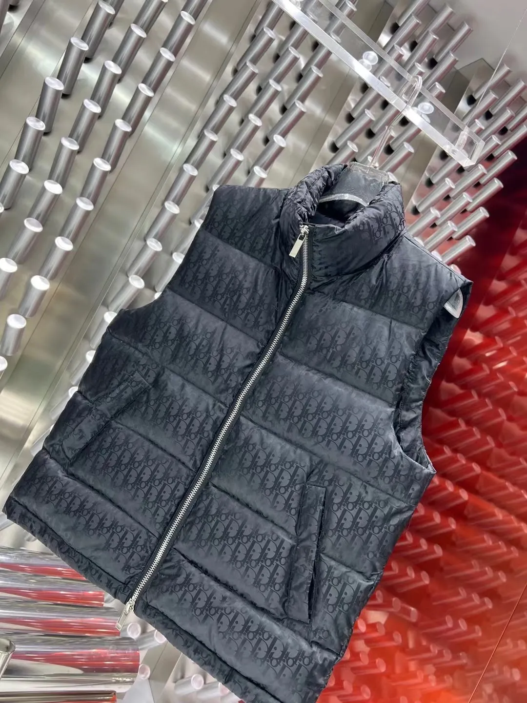 Oblique Jacquard Down-Filled Gilet D44020859 — view 5