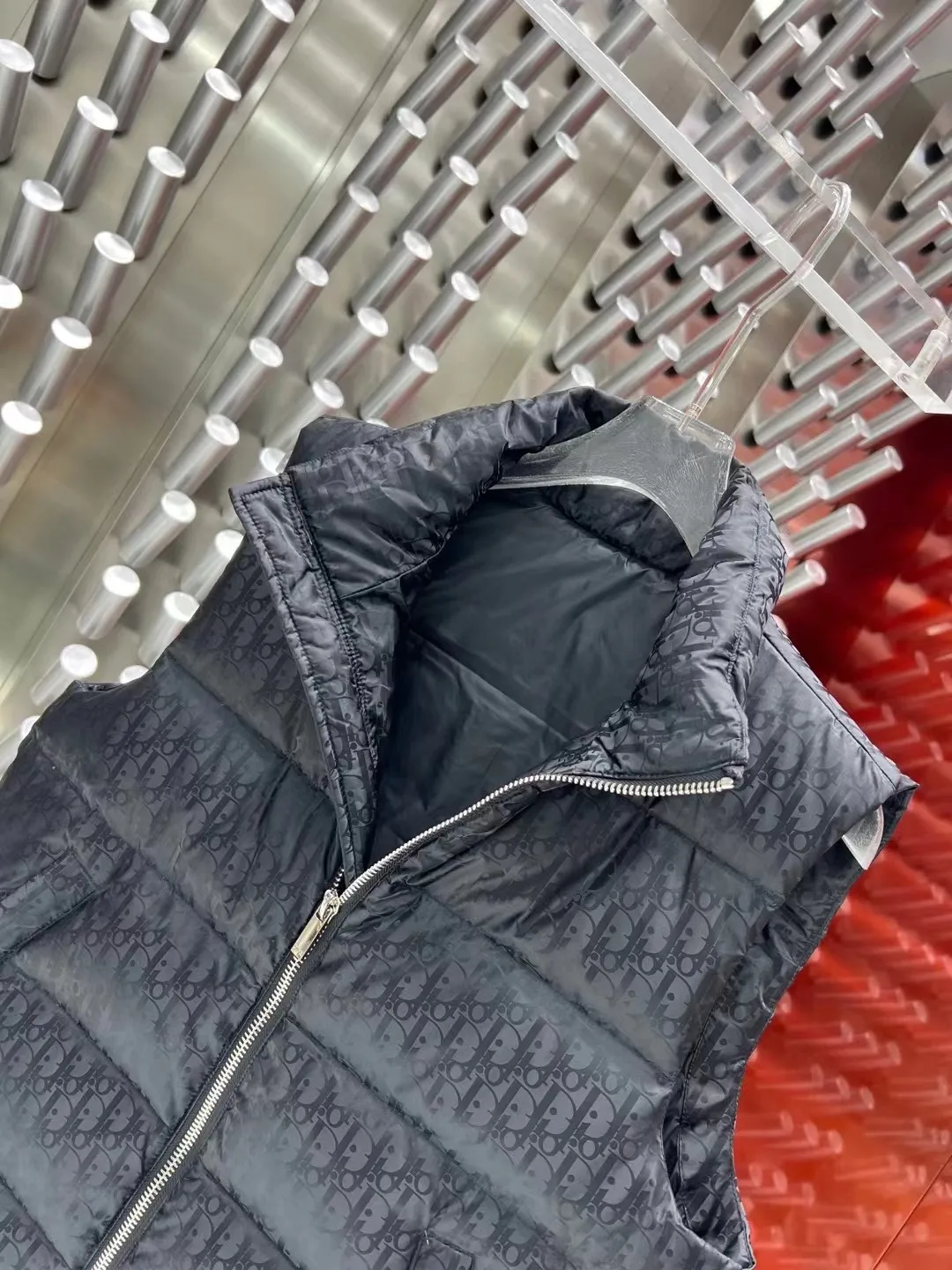 Oblique Jacquard Down-Filled Gilet D44020859 — view 7