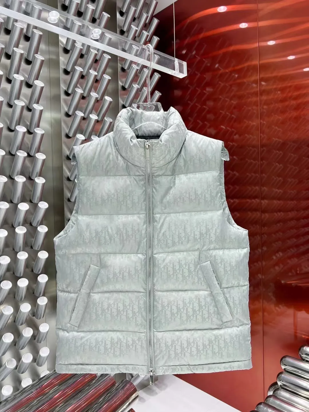 Oblique Jacquard Down-Filled Gilet D44020858