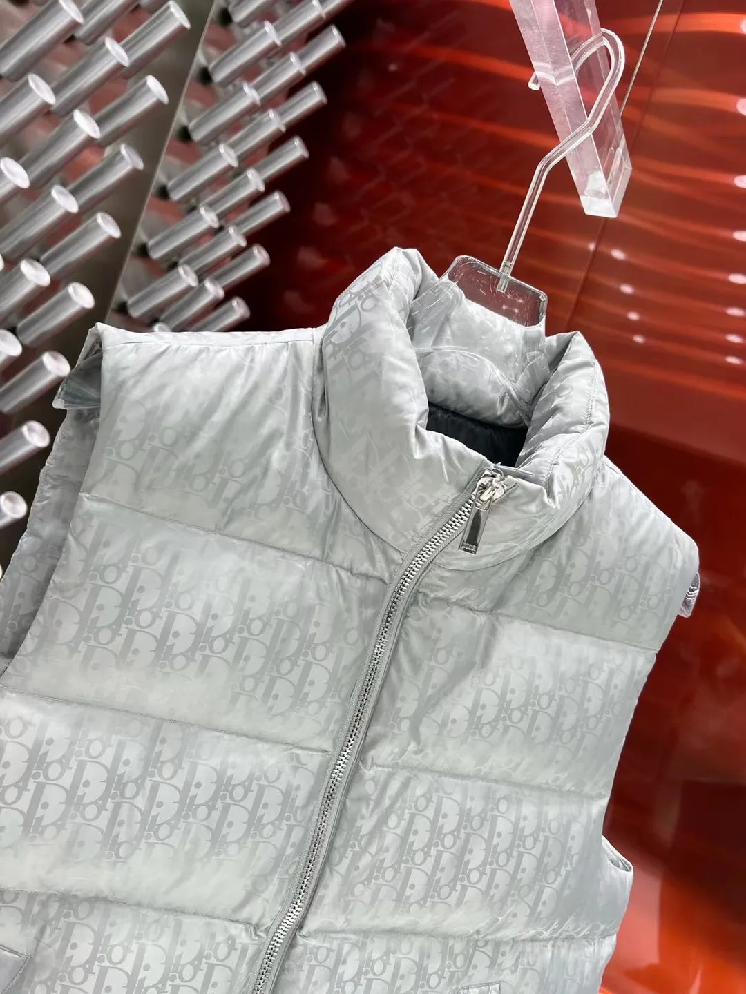 Oblique Jacquard Down-Filled Gilet D44020858 — view 5