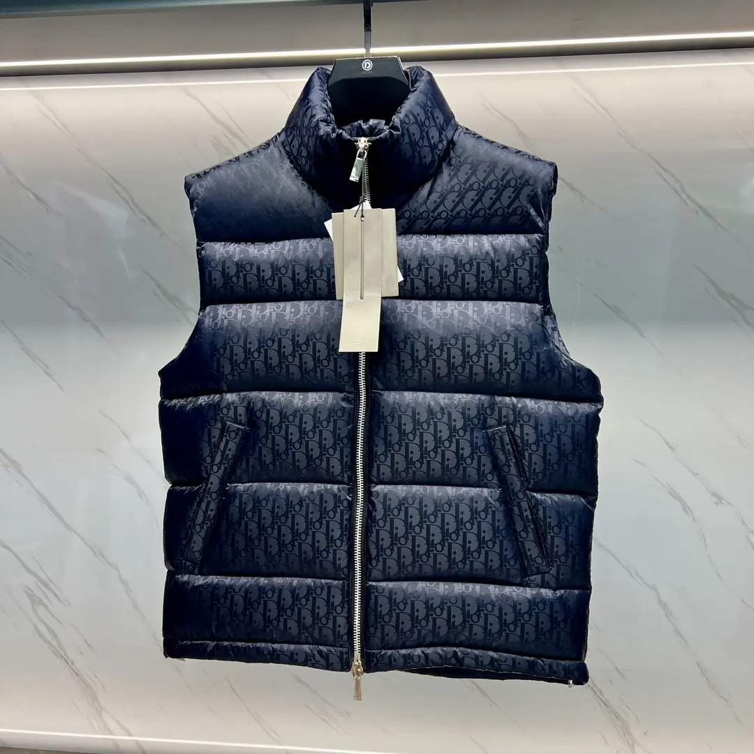 Oblique Jacquard Down-Filled Gilet D44020856 — view 2