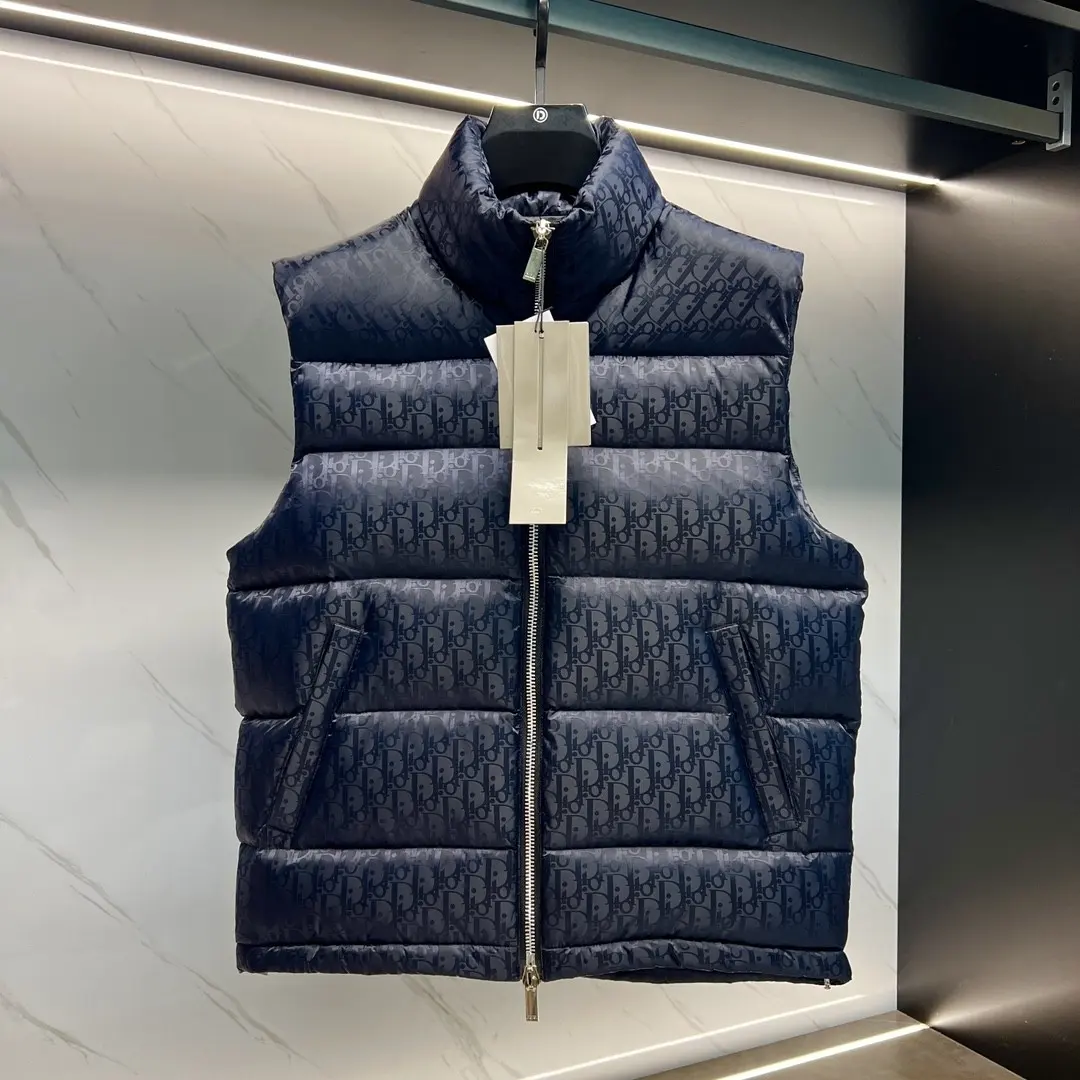Oblique Jacquard Down-Filled Gilet D44020856 — view 3