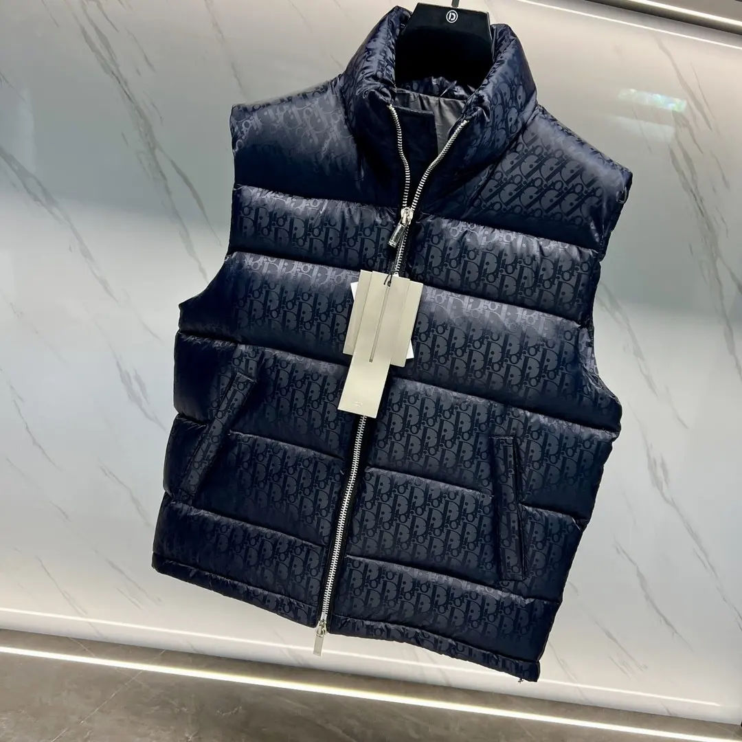 Oblique Jacquard Down-Filled Gilet D44020856 — view 4