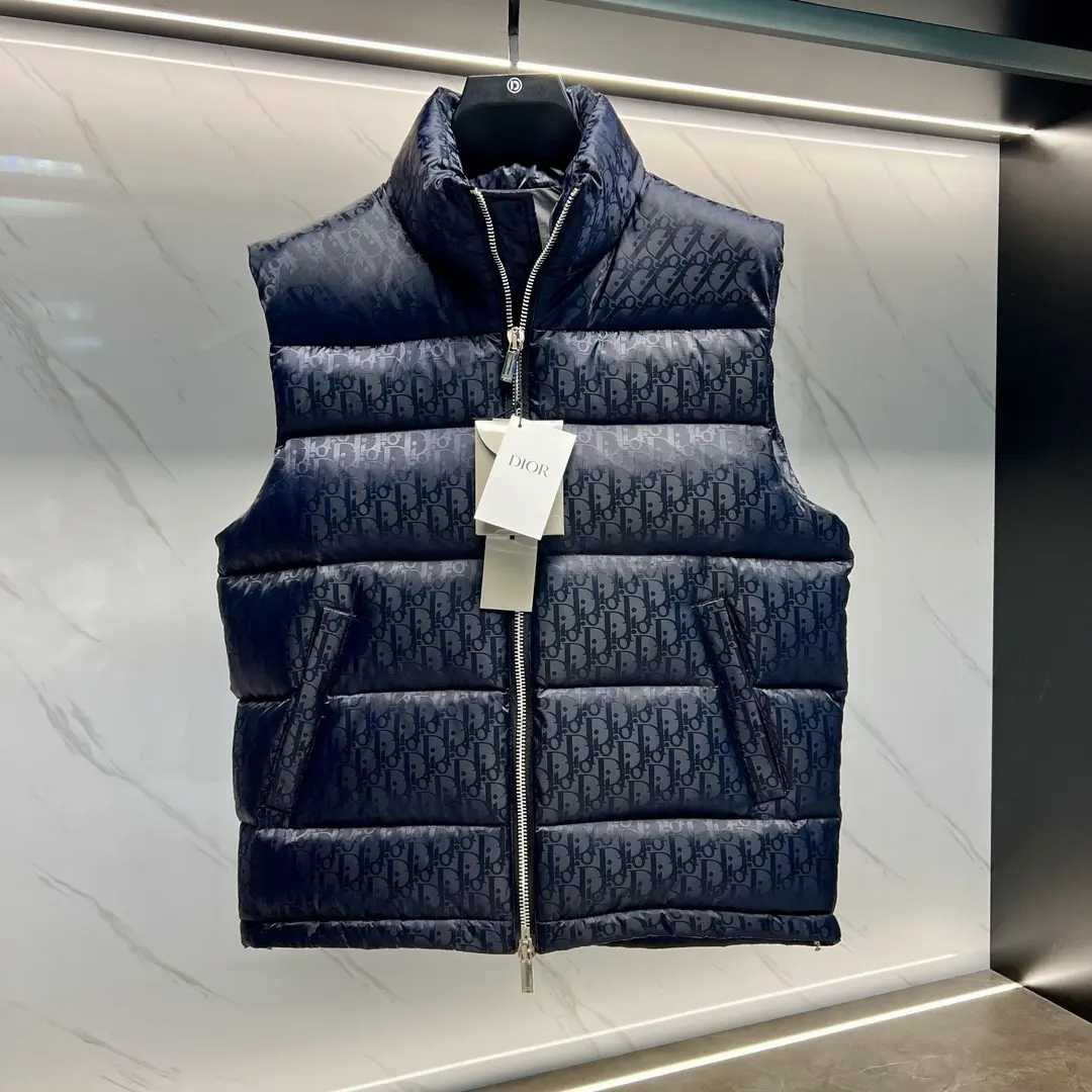 Oblique Jacquard Down-Filled Gilet D44020856 — view 5