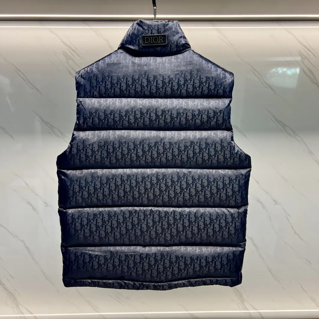 Oblique Jacquard Down-Filled Gilet D44020856 — view 6