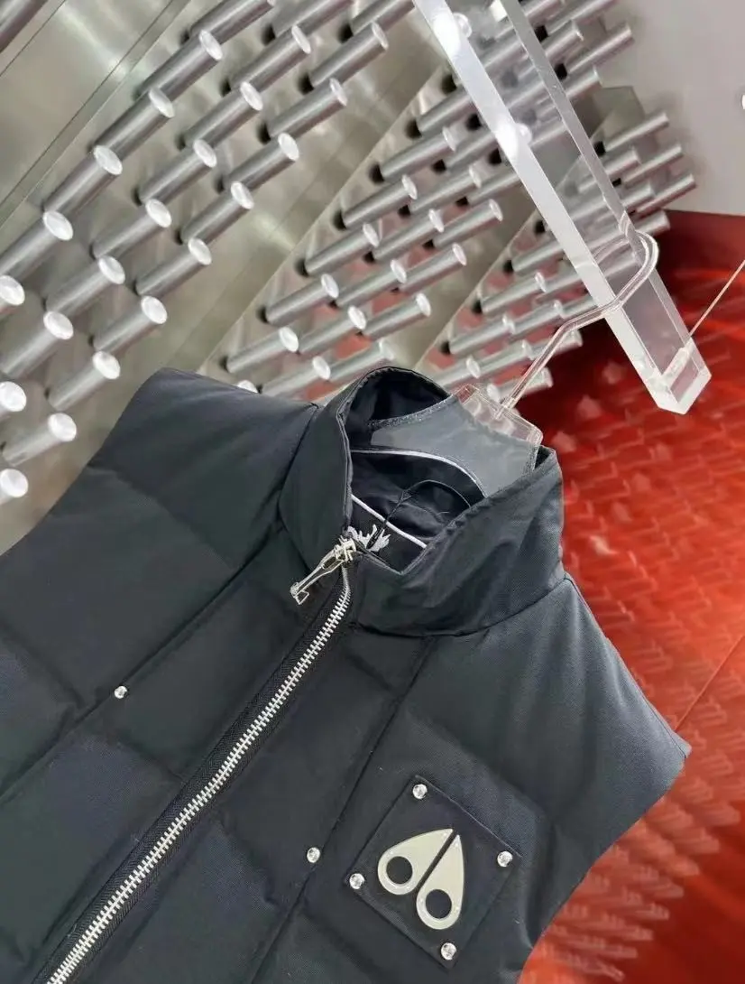 Moose Knuckles Down-Filled Puffer Gilet D44520869 — view 2