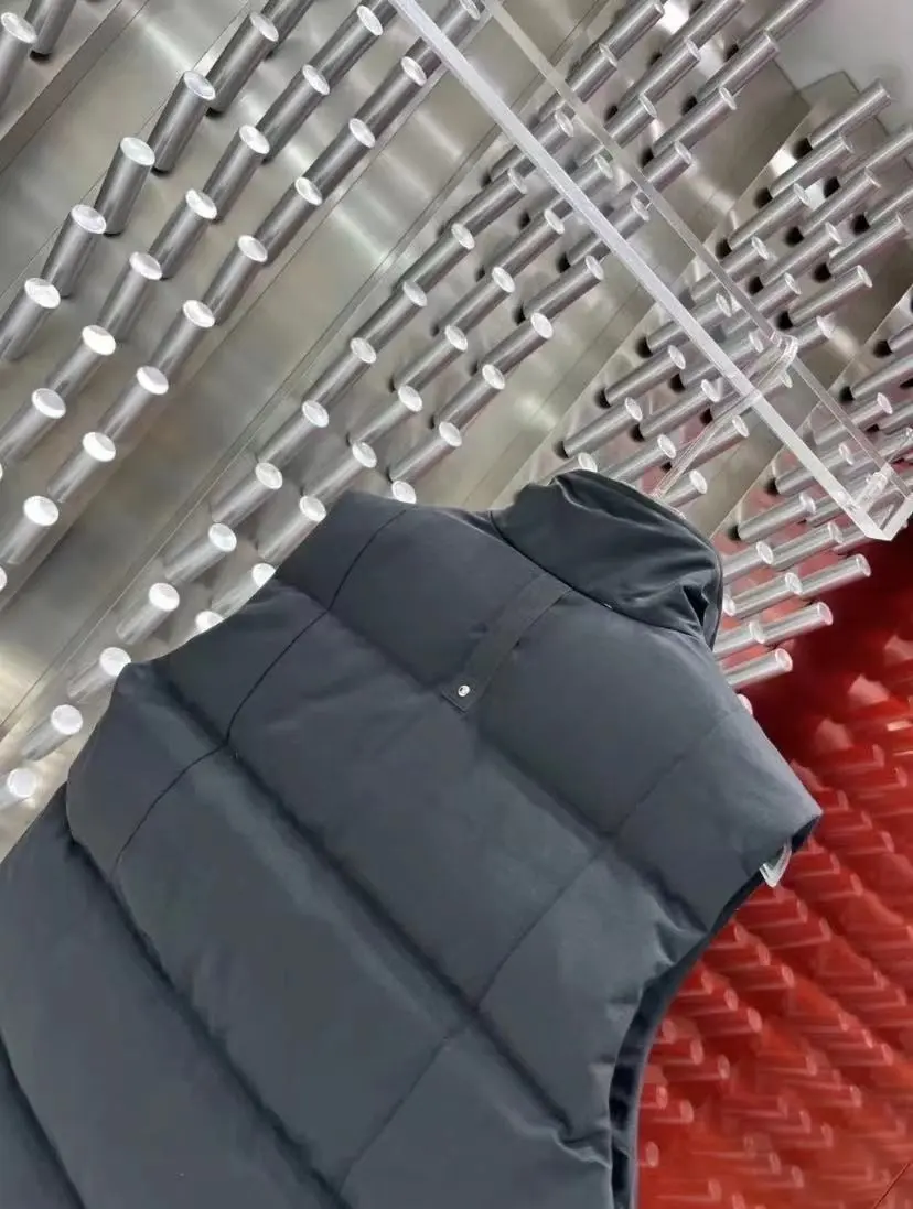 Moose Knuckles Down-Filled Puffer Gilet D44520869 — view 9