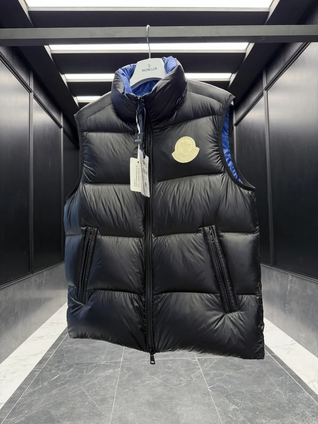 Su Glossy Down-Filled Gilet D46020866 — view 5